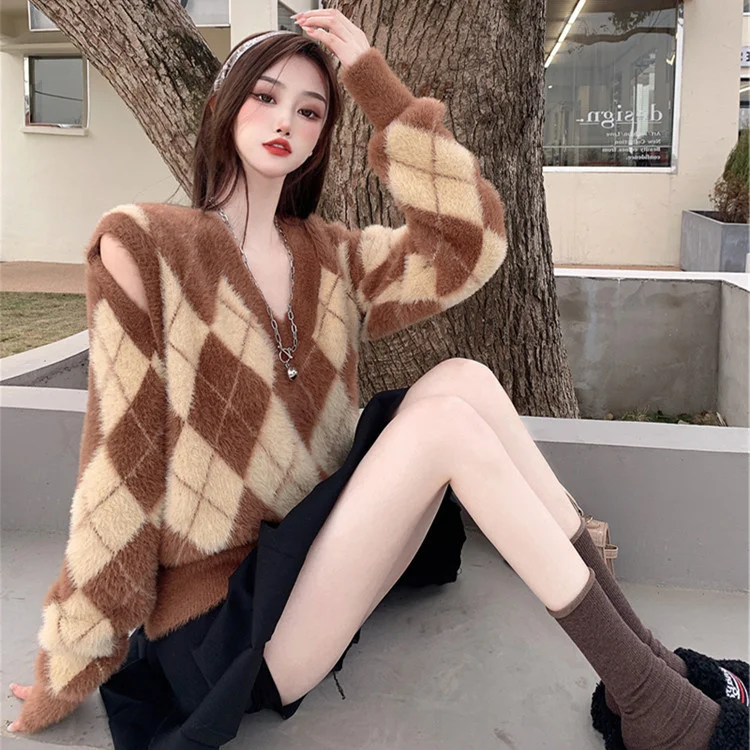 2021 осень-зима нишевой дизайн V-образный вырез Бриллиантовая пуговица съемный рукав приталенный короткий норковый свитер для женщин 
2021 осень-зима нишевой дизайн V-образный вырез Бриллиантовая пуговица съемный рукав приталенный короткий норковый свитер для женщин