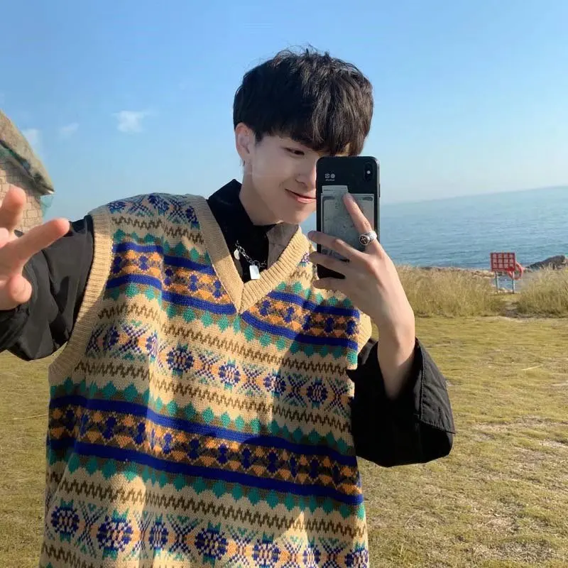 Korean Style Knitted Sweater Vest Men Sleeveless Sweaters Winter Clothes Men V Neck Patchwork Leisure Loose All-match Streetwear
Korean Style Knitted Sweater Vest Men Sleeveless Sweaters Winter Clothes Men V Neck Patchwork Leisure Loose All-match Streetwear