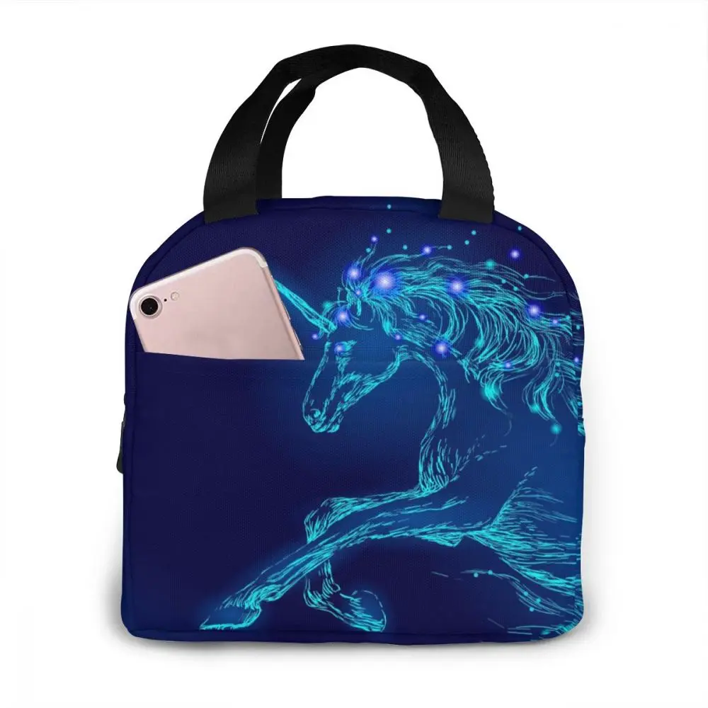 Синяя светящаяся сумка для еды в виде лошади, единорога, верховой езды, модная Изолированная Термосумка для еды, пикника, сумка-холодильник ...
Синяя светящаяся сумка для еды в виде лошади, единорога, верховой езды, модная Изолированная Термосумка для еды, пикника, сумка-холодильник ...