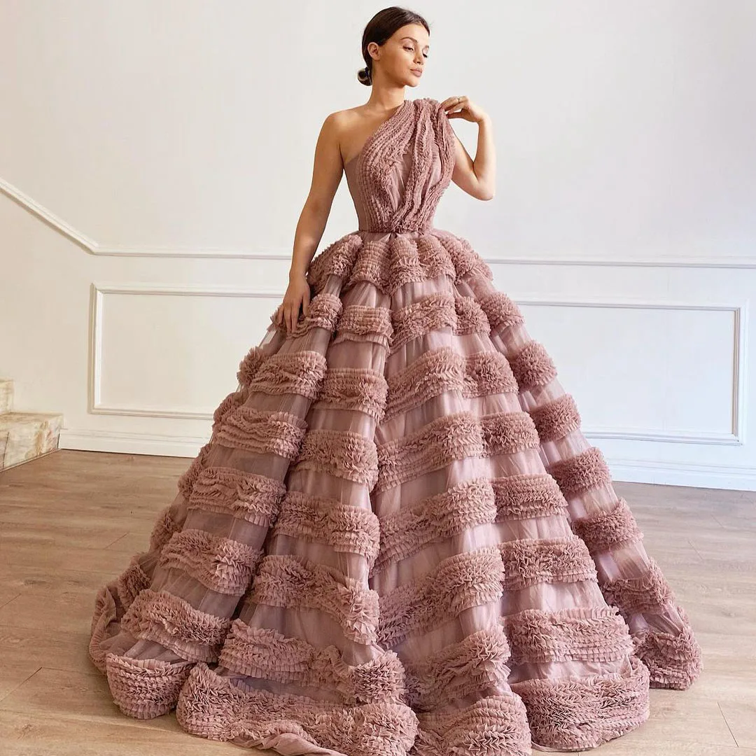 Intricate Shirred Prom Dress One-Shoulder Sleeveless Modest Backless Layered Puffy Tulle Floor Length High Waist Party Gowns
Intricate Shirred Prom Dress One-Shoulder Sleeveless Modest Backless Layered Puffy Tulle Floor Length High Waist Party Gowns