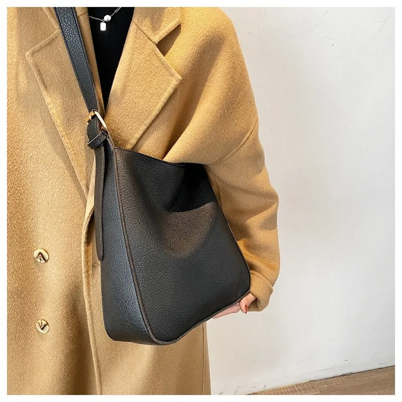 Textured Large Capacity Bag Women 2020new Trendy Fashion Ladies PU Handbag Casual Shoulder Messenger Bag High Quality Bucket Bag
Textured Large Capacity Bag Women 2020new Trendy Fashion Ladies PU Handbag Casual Shoulder Messenger Bag High Quality Bucket Bag