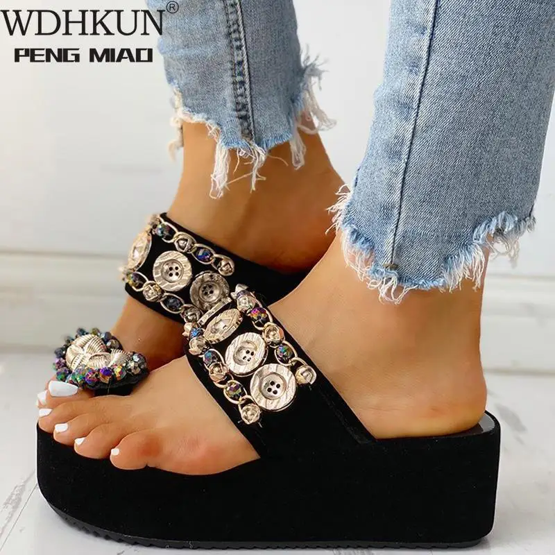 Летние шлепанцы; Женские Вьетнамки; Повседневная обувь на платформе; Пляжные сандалии на танкетке с кристаллами; Chinelo Femme; Большие размеры ... 
Летние шлепанцы; Женские Вьетнамки; Повседневная обувь на платформе; Пляжные сандалии на танкетке с кристаллами; Chinelo Femme; Большие размеры ...