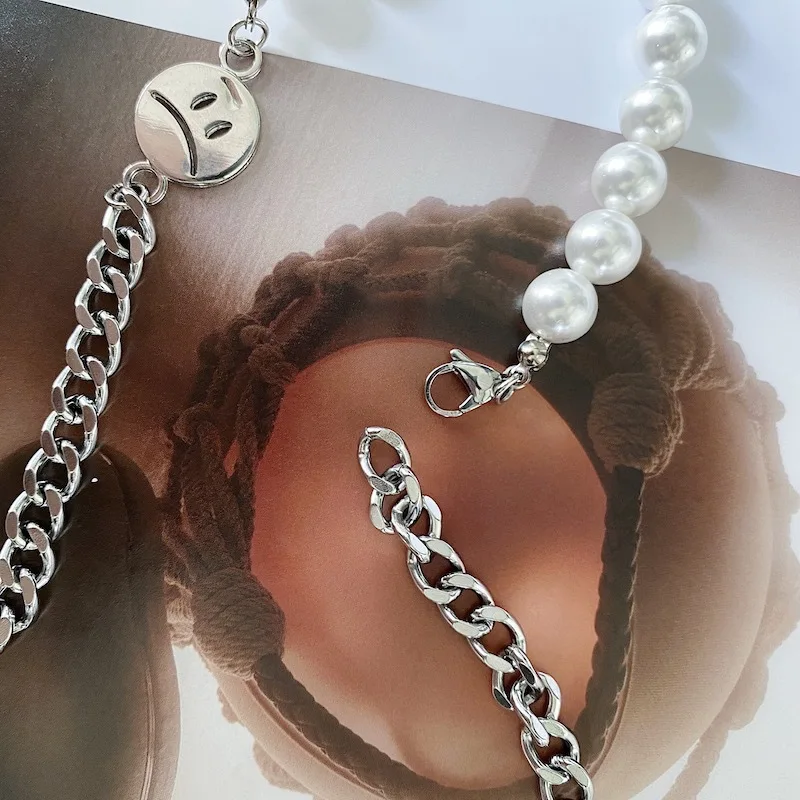 Smiling face pearl titanium steel jewelry hip hop popular logo men's and women's clavicle chains
Smiling face pearl titanium steel jewelry hip hop popular logo men's and women's clavicle chains