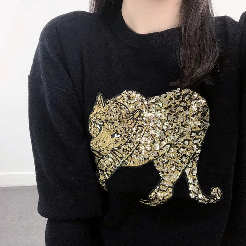 leopard Sequin embroidery Pullover round neck sweater 2021 women's autumn and winter new sweater generation fashion
leopard Sequin embroidery Pullover round neck sweater 2021 women's autumn and winter new sweater generation fashion