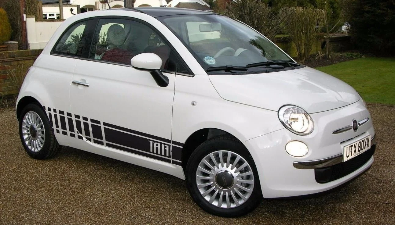 Виниловая наклейка для x2/комплект с разноцветной графикой FIAT 500 500X I24 Abarth Racing
Виниловая наклейка для x2/комплект с разноцветной графикой FIAT 500 500X I24 Abarth Racing