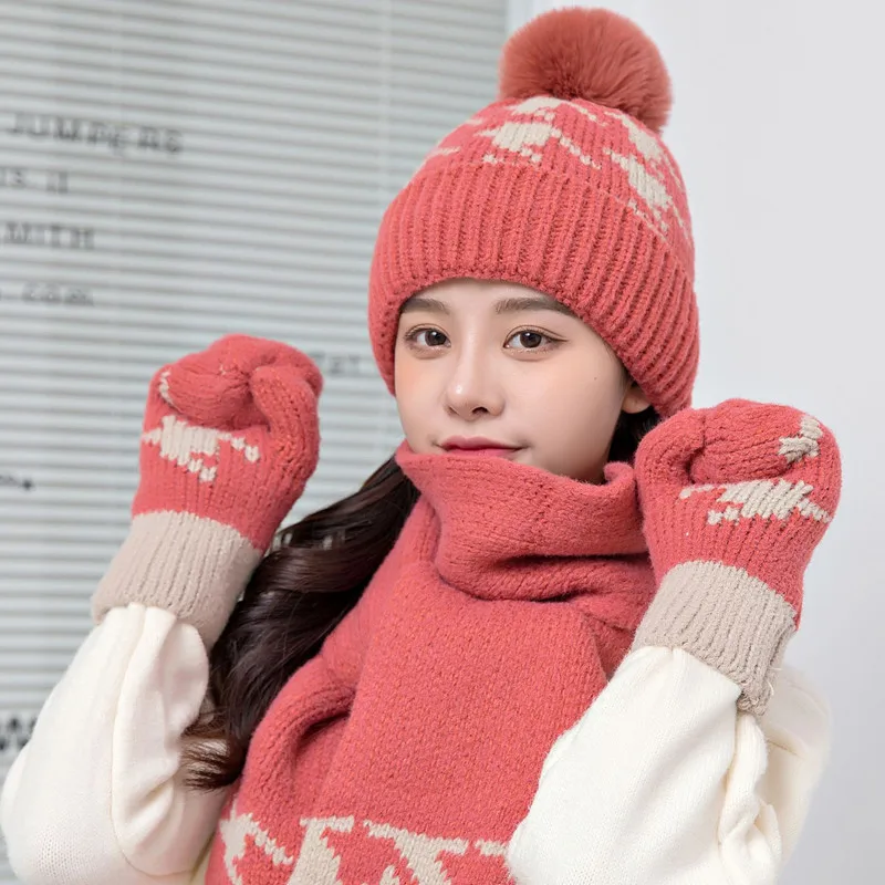 Брендовые зимние вязаные шапочки для женщин
Брендовые зимние вязаные шапочки для женщин