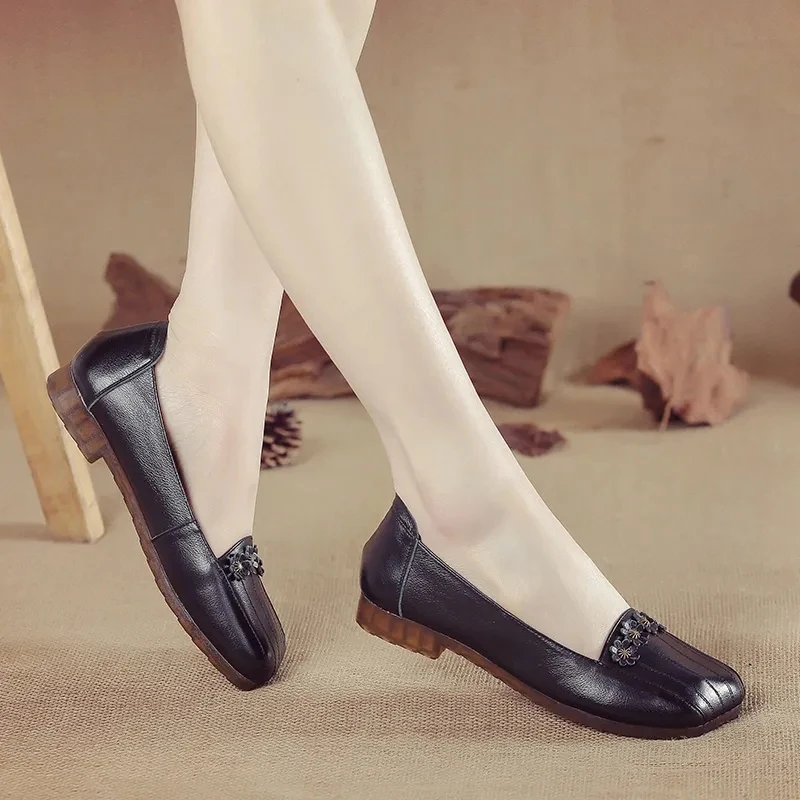 Ladies formal genuine leather shoes summer women flats slip on loafers ladies comfortable moccasin
Ladies formal genuine leather shoes summer women flats slip on loafers ladies comfortable moccasin