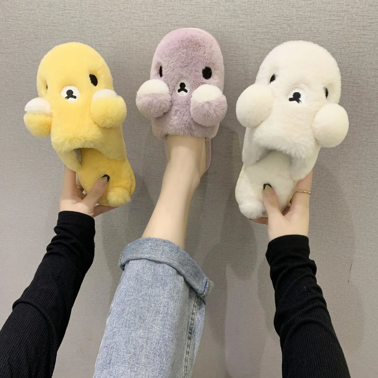 Winter New Cute Cartoon Bears Ladies Fuzzy Slippers Bedroom Flat Girls Gift Plush Shoes Indoor Women Fluffy Half Slippers
Winter New Cute Cartoon Bears Ladies Fuzzy Slippers Bedroom Flat Girls Gift Plush Shoes Indoor Women Fluffy Half Slippers