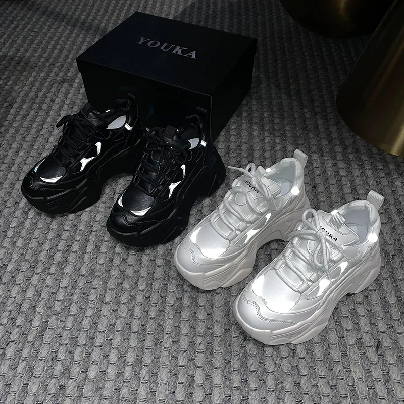 Кроссовки женские на платформе, повседневная спортивная обувь, массивные, модные дизайнерские, белые
Кроссовки женские на платформе, повседневная спортивная обувь, массивные, модные дизайнерские, белые