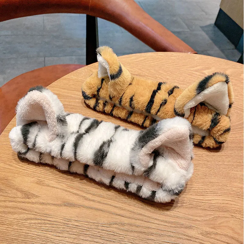 YJFASHION Ladies Hair Accessories Three-dimensional Cat Ear Headband Little Tiger Hair Cover Face Wash Headband Makeup Headband
YJFASHION Ladies Hair Accessories Three-dimensional Cat Ear Headband Little Tiger Hair Cover Face Wash Headband Makeup Headband