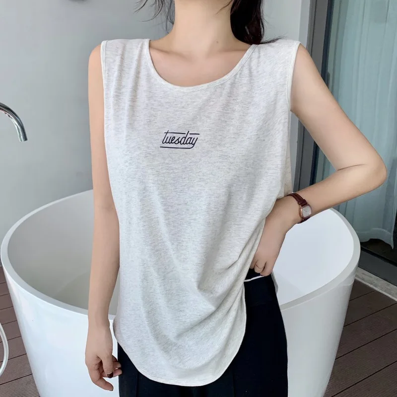 MIOJIOTAXX 2021 New Summer Sleeveless Korean Loose Letter Top Radian Hemmed Cool Comfortable Vest Streetwear Tank Top Woman 
MIOJIOTAXX 2021 New Summer Sleeveless Korean Loose Letter Top Radian Hemmed Cool Comfortable Vest Streetwear Tank Top Woman