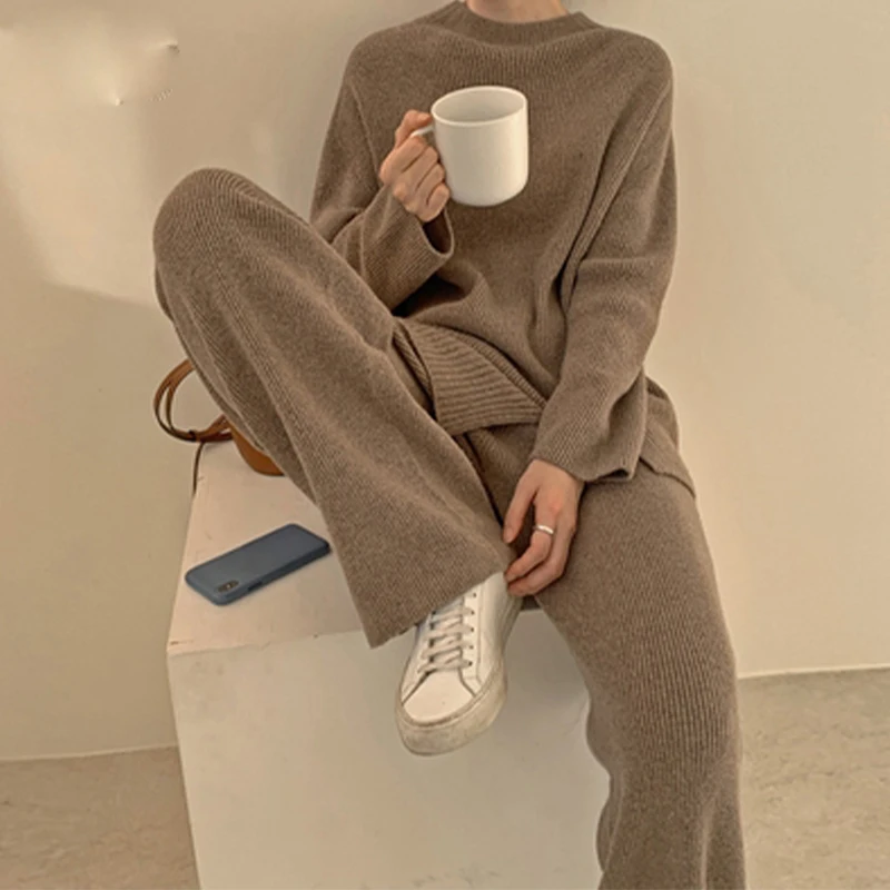Temperament knitted suit 2021 winter new knitted sweater + straight wide-leg pants two-piece Korean fashion women's clothing
Temperament knitted suit 2021 winter new knitted sweater + straight wide-leg pants two-piece Korean fashion women's clothing