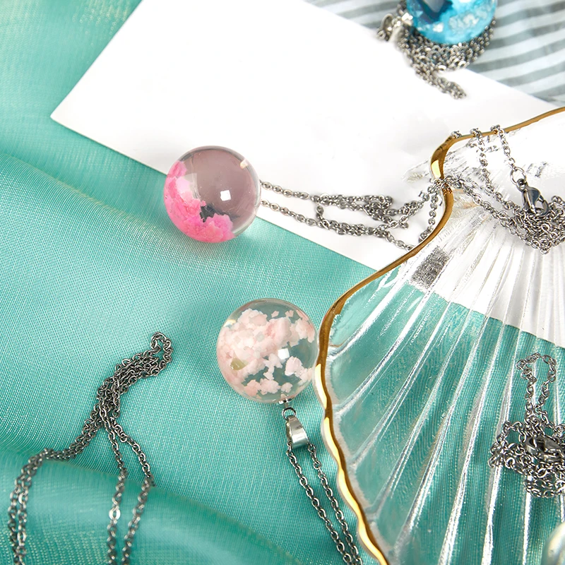 Necklace Chic Transparent Resin Rould Ball Moon Pendant Women Blue Sky White Cloud Chain Necklace Jewelry Gifts for Girl Fashion
Necklace Chic Transparent Resin Rould Ball Moon Pendant Women Blue Sky White Cloud Chain Necklace Jewelry Gifts for Girl Fashion