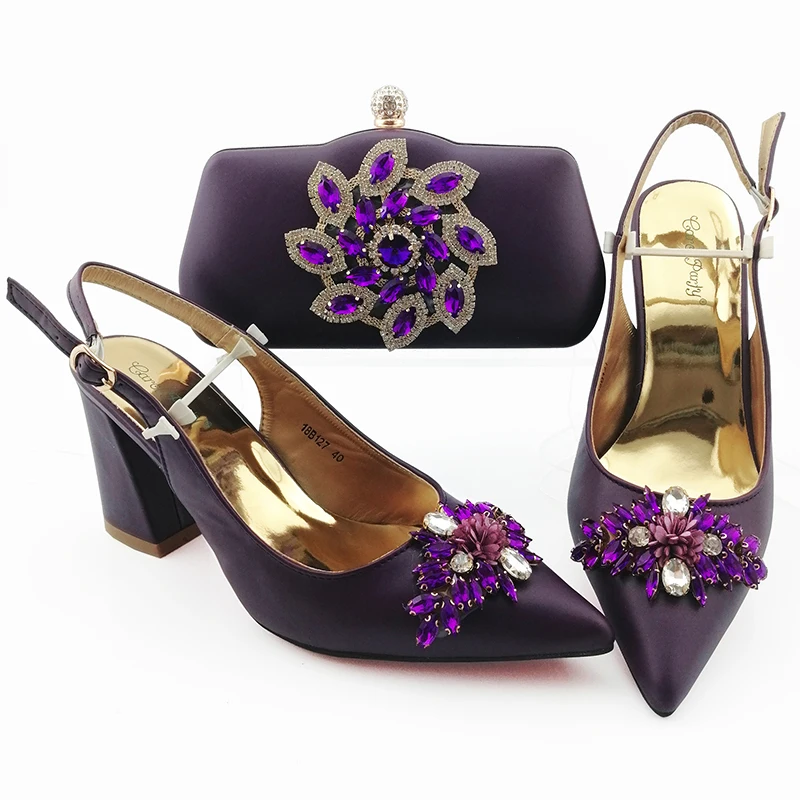 Italian Design Nigerian Fashion Special Many shapes Crystal Decoration Style Purple Color Party Shoes and Bag Set
Italian Design Nigerian Fashion Special Many shapes Crystal Decoration Style Purple Color Party Shoes and Bag Set