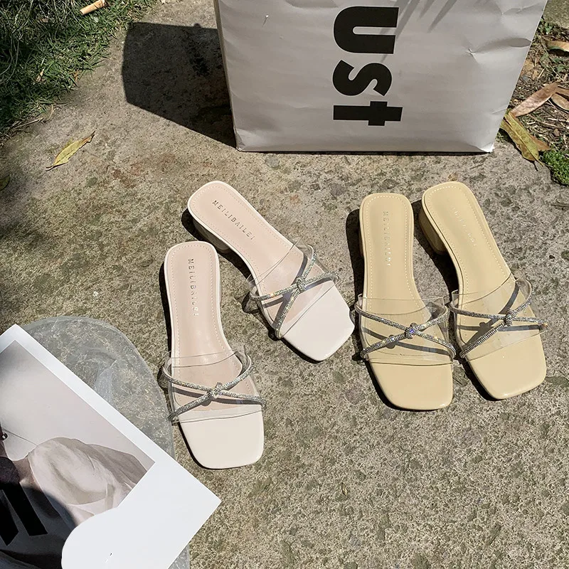 Slippers Women Summer Luxury Slides Shoes Med Square heel Pantofle Designer Block 2021 Bonded Leather Hoof Heels PU Fashion Rome
Slippers Women Summer Luxury Slides Shoes Med Square heel Pantofle Designer Block 2021 Bonded Leather Hoof Heels PU Fashion Rome