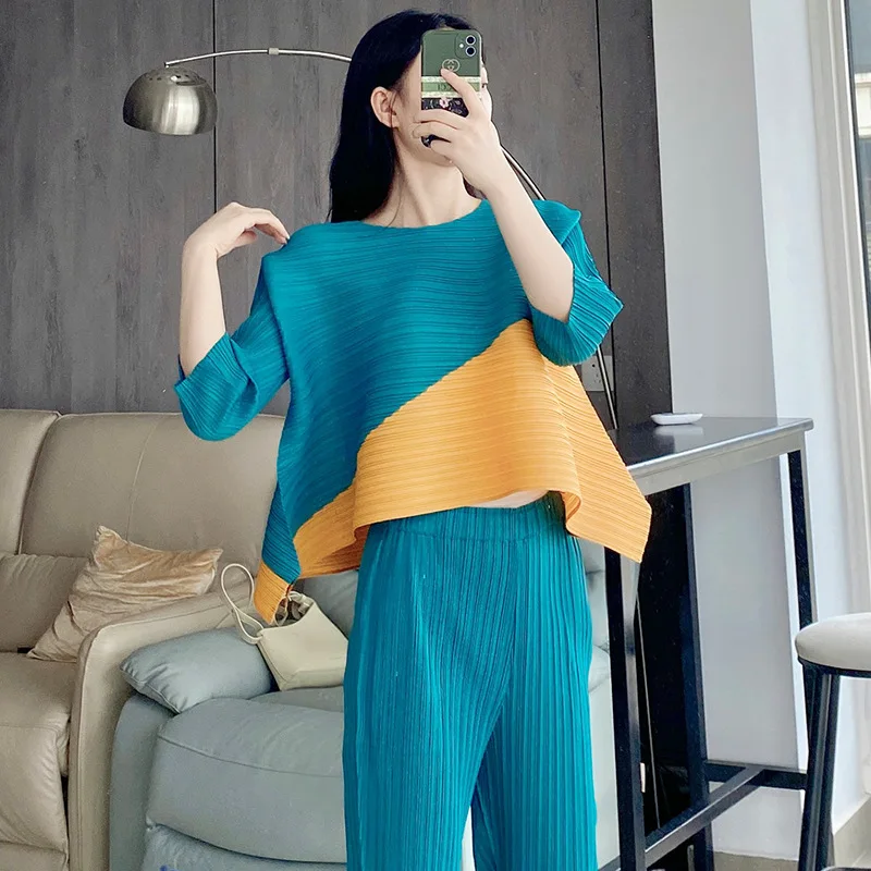 Autumn 2021 New Pleated Top Women's Design Sense of Minority Irregular Splicing Contrast Loose Medium Sleeve T-shirt
Autumn 2021 New Pleated Top Women's Design Sense of Minority Irregular Splicing Contrast Loose Medium Sleeve T-shirt