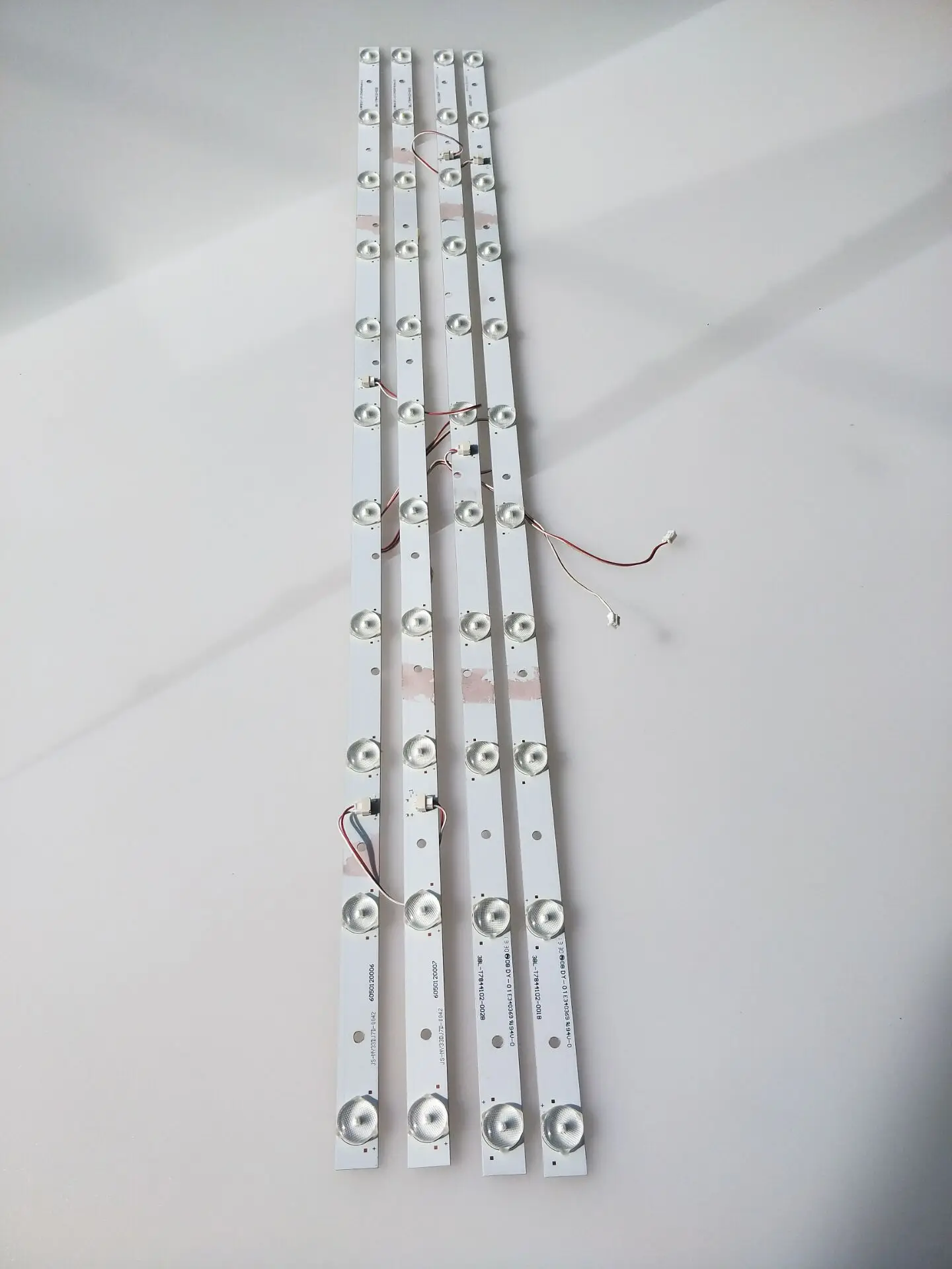 Оригинальная Светодиодная лента для подсветки sanyo 40CE561D 3BL-T7844102-002B 3BL-T7844102-001B
Оригинальная Светодиодная лента для подсветки sanyo 40CE561D 3BL-T7844102-002B 3BL-T7844102-001B