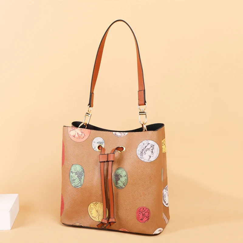 Новинка 2021, модная универсальная Милая вместительная сумка с принтом граффити, женская сумка-тоут
Новинка 2021, модная универсальная Милая вместительная сумка с принтом граффити, женская сумка-тоут