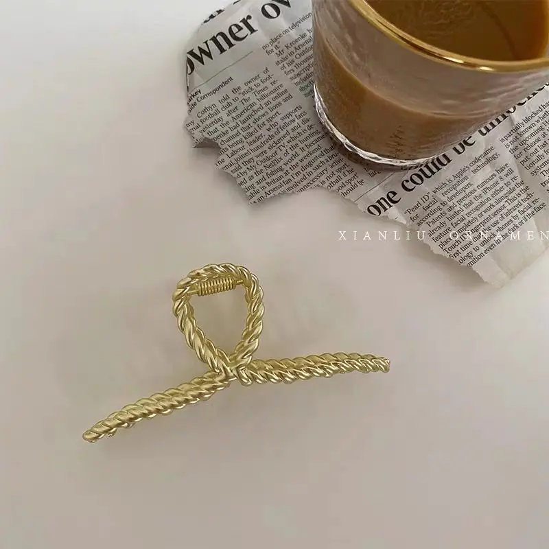 Hot Women Girl Metal Hair Claw Ponytail Holder Hair Accessories Big Cross Shark Clip Korean ins Metal Matte Hairpin Clips
Hot Women Girl Metal Hair Claw Ponytail Holder Hair Accessories Big Cross Shark Clip Korean ins Metal Matte Hairpin Clips