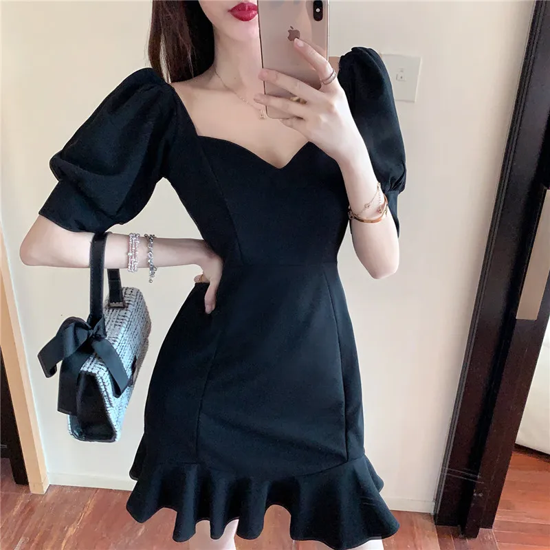 Real shot 2020 summer fashion nightclub women's square collar black short-sleeved dress temperament ladies sexy short dress
Real shot 2020 summer fashion nightclub women's square collar black short-sleeved dress temperament ladies sexy short dress