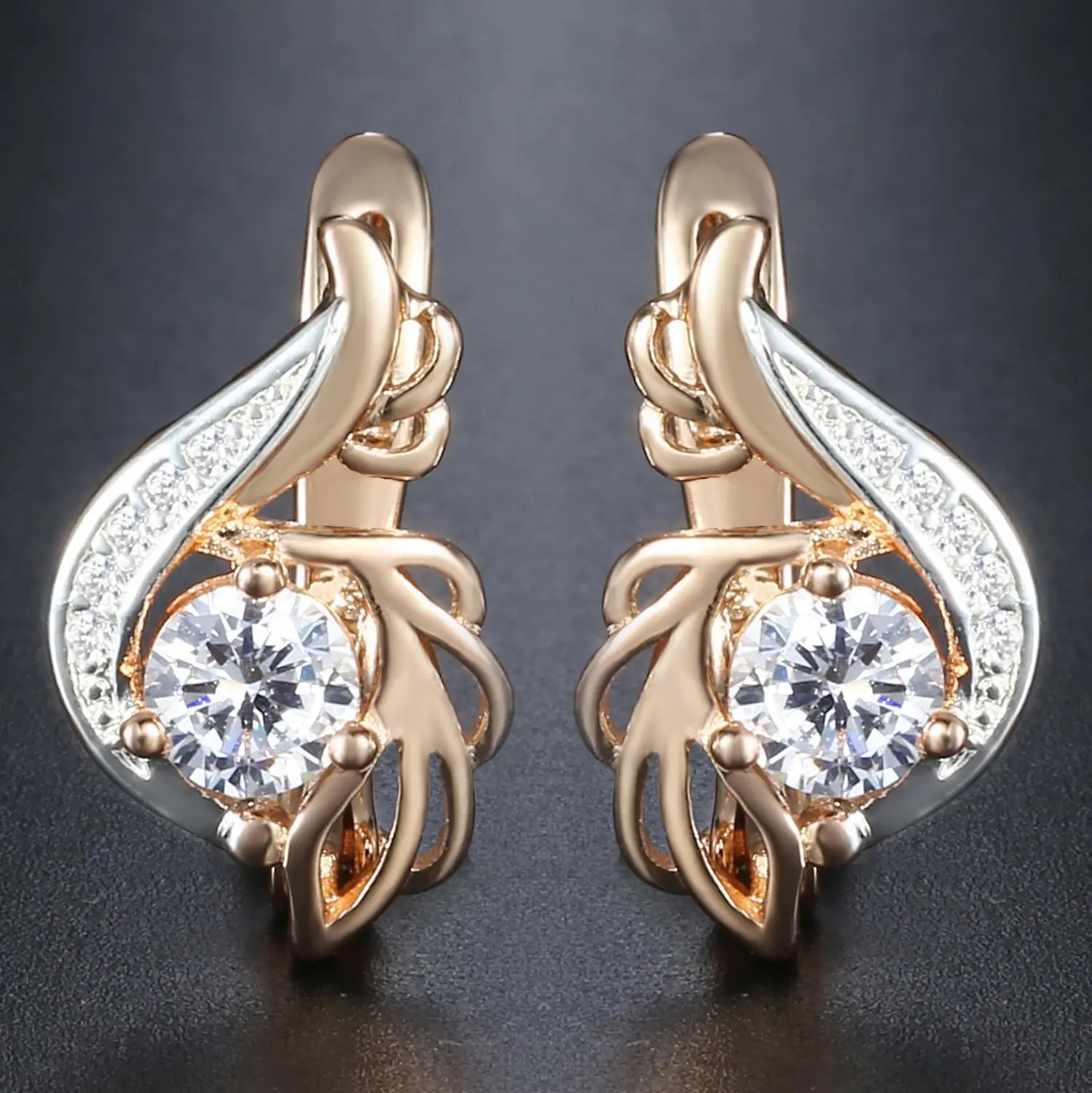 Davieslee Round Clear CZ Dangle Earrings for Women Cubic Zirconia 585 White Rose Gold Color DGE104
Davieslee Round Clear CZ Dangle Earrings for Women Cubic Zirconia 585 White Rose Gold Color DGE104