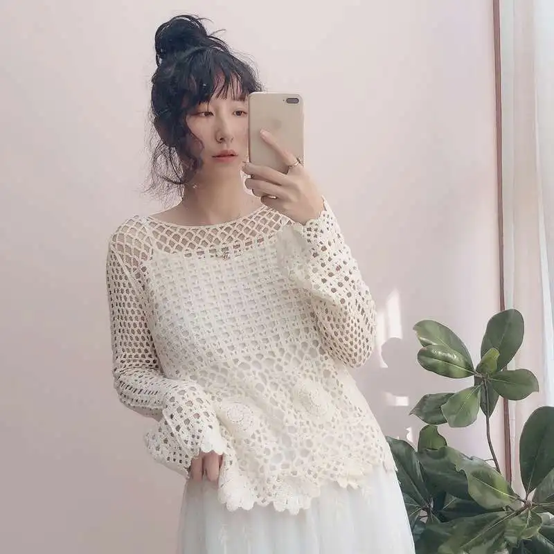 2021 Summer Women Lace Blouse Mesh Knitted Top Round Neck Long Sleeve Hollow Perspective Style Chic Korean Design Shirt Clothes
2021 Summer Women Lace Blouse Mesh Knitted Top Round Neck Long Sleeve Hollow Perspective Style Chic Korean Design Shirt Clothes