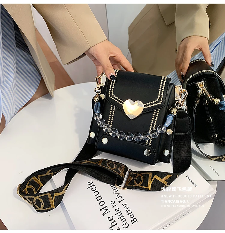 Textured Small Bag Women 2020 Summer New Trendy Fashion Wild Shoulder Messenger Bag Popular Chain Mobile Phone Bag Handbags
Textured Small Bag Women 2020 Summer New Trendy Fashion Wild Shoulder Messenger Bag Popular Chain Mobile Phone Bag Handbags