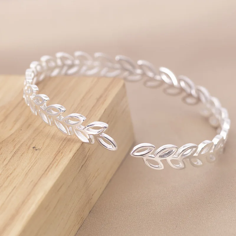 Collection of 27 simple and fresh temperament fine open Bracelet children's birthday gift Bracelet Fashion temperament Silver
Collection of 27 simple and fresh temperament fine open Bracelet children's birthday gift Bracelet Fashion temperament Silver