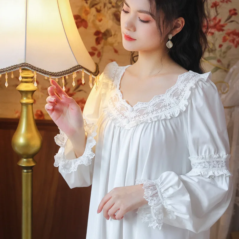 Autumn Cotton Long Night Dress Women White Lace Peignoir Chemise Victorian Vintage Nightgowns Dressing Gown Nightwear Sleepwear
Autumn Cotton Long Night Dress Women White Lace Peignoir Chemise Victorian Vintage Nightgowns Dressing Gown Nightwear Sleepwear