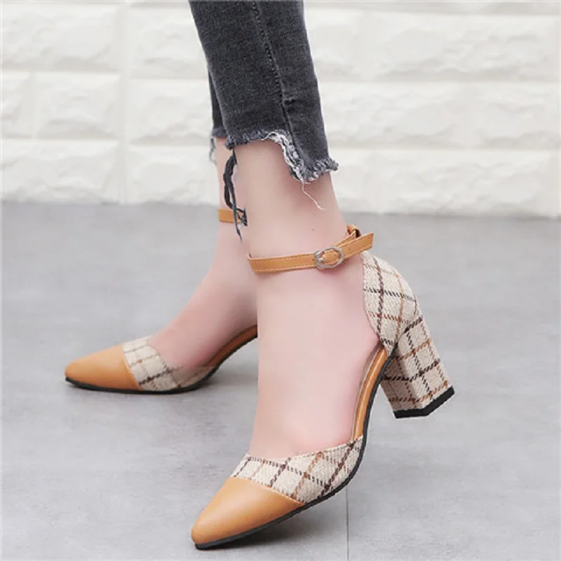 Sandals female summer new 2019 Korean version of the thick with high heels fashion color matching buckle pointed thick with fema
Sandals female summer new 2019 Korean version of the thick with high heels fashion color matching buckle pointed thick with fema