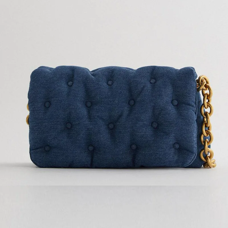 Dark Blue Denim Thick Metal Chain Shoulder Bag Women Winter Retro Large Capacity Buttons Soft Square Handbag Fashion Casual
Dark Blue Denim Thick Metal Chain Shoulder Bag Women Winter Retro Large Capacity Buttons Soft Square Handbag Fashion Casual