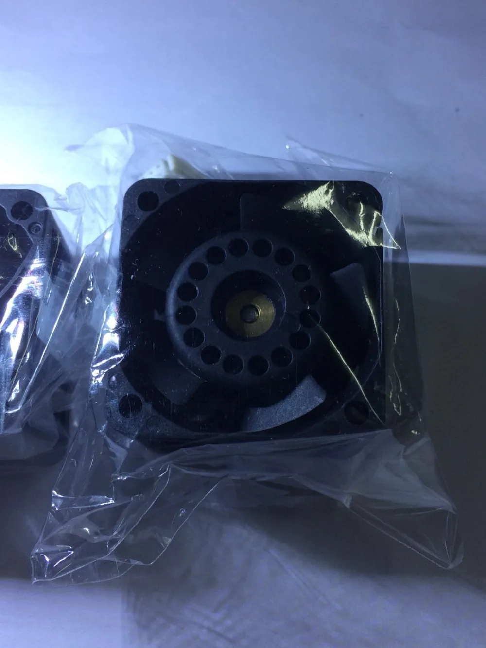 Original Delta DL320e Gen8 v2 FFB0412UHN-BM3L 717914-001 0.81A 12V Server Fan 
Original Delta DL320e Gen8 v2 FFB0412UHN-BM3L 717914-001 0.81A 12V Server Fan