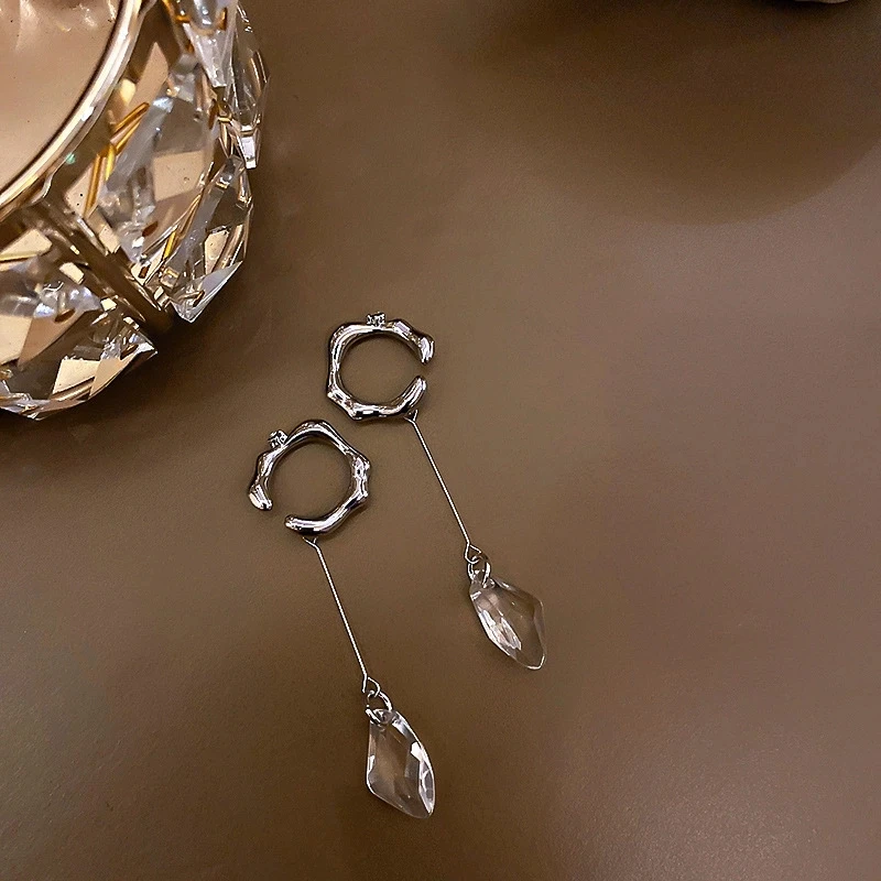 2021 Korean Fashion Wedding Jewelry Earring No-piercing Sterling Silverr Ball Original Female Gothic Bohemian High Quality White
2021 Korean Fashion Wedding Jewelry Earring No-piercing Sterling Silverr Ball Original Female Gothic Bohemian High Quality White