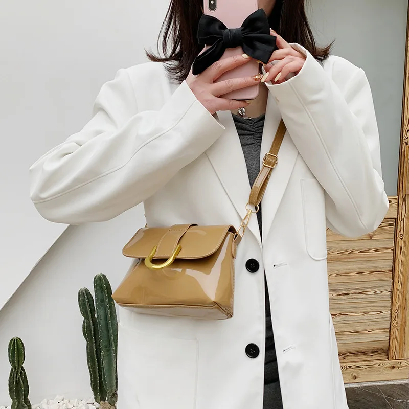 Women's Crossbody Bags 2021 Stitched Soft Shiny Shoulder Clutch Luxury Designer Trend Travel Solid Fashion Flap Package Bag 
Women's Crossbody Bags 2021 Stitched Soft Shiny Shoulder Clutch Luxury Designer Trend Travel Solid Fashion Flap Package Bag