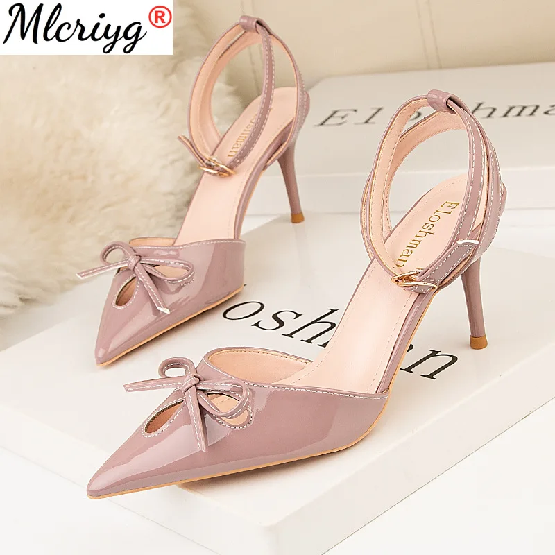 Женские босоножки на танкетке, туфли на тонком высоком каблуке с бантом и острым носком, облегающие босоножки трапециевидной формы, размеры... 
Женские босоножки на танкетке, туфли на тонком высоком каблуке с бантом и острым носком, облегающие босоножки трапециевидной формы, размеры...