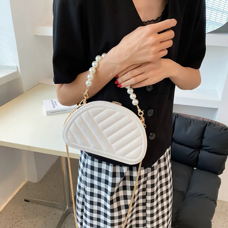 2021 New Fashion Women Pearl Crossbody Bag Designer Lady Chain Pink White Holiday Shoulder Saddle Bag Evening Clutch Party Bags
2021 New Fashion Women Pearl Crossbody Bag Designer Lady Chain Pink White Holiday Shoulder Saddle Bag Evening Clutch Party Bags