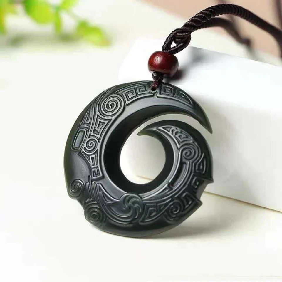Lucky necklaces, gifts from lucky Buddhist men, are carved to evoke feminine charm
Lucky necklaces, gifts from lucky Buddhist men, are carved to evoke feminine charm