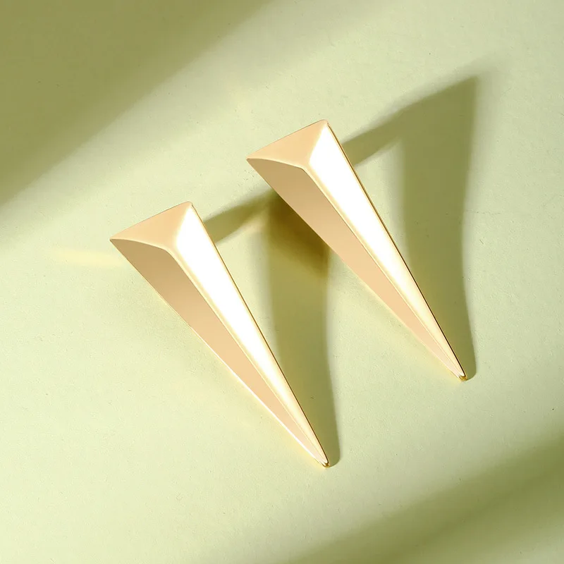 QWC GNN4 arrival fashion jewelry birthday gift gold color with stone big 10mm Prism shape titanium steel earring
QWC GNN4 arrival fashion jewelry birthday gift gold color with stone big 10mm Prism shape titanium steel earring