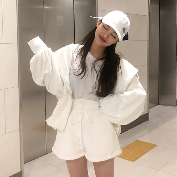Women Autumn Cotton Tracksuits 2 Two Pieces Set Outfits Hooded Zipper Puff Sleeve Long Sweatshirts with Wide Leg Short Pants
Women Autumn Cotton Tracksuits 2 Two Pieces Set Outfits Hooded Zipper Puff Sleeve Long Sweatshirts with Wide Leg Short Pants