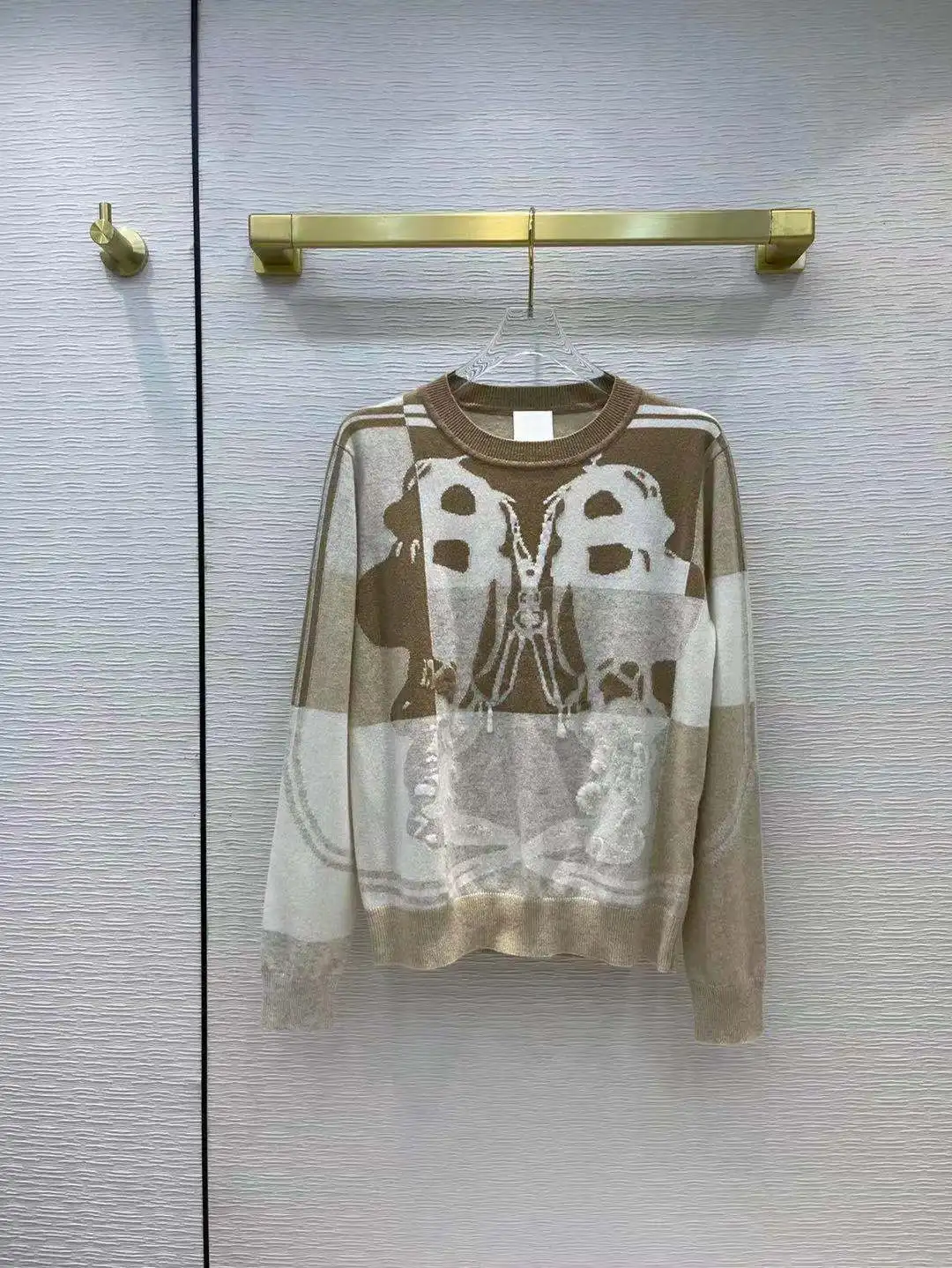 Luxury Brand 100% Cashmere Sweaters Women 2021 New Long Sleeve Hooded Pullovers Runway Design Jacquard Chic Sweaters
Luxury Brand 100% Cashmere Sweaters Women 2021 New Long Sleeve Hooded Pullovers Runway Design Jacquard Chic Sweaters