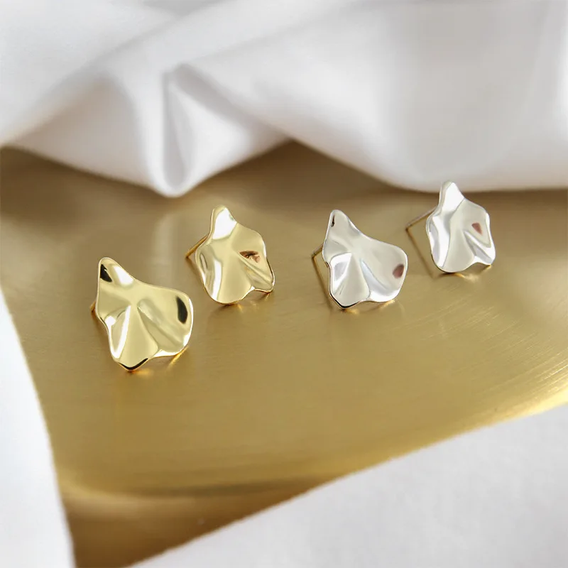 MEYRROYU Sterling Silver Glossy Leaf Fold Stud Earrings For Women Simple Charm Jewelry Anti-allergy Party Cерьги Cеребро 925
MEYRROYU Sterling Silver Glossy Leaf Fold Stud Earrings For Women Simple Charm Jewelry Anti-allergy Party Cерьги Cеребро 925