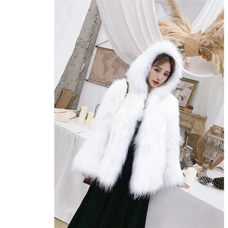 2021 Winter Jacket Women Short Hooded Coat Royal Natural Raccoon Fur Coat Raccoon Fur Collar Hooded Thick Warm Knitted Coat New
2021 Winter Jacket Women Short Hooded Coat Royal Natural Raccoon Fur Coat Raccoon Fur Collar Hooded Thick Warm Knitted Coat New