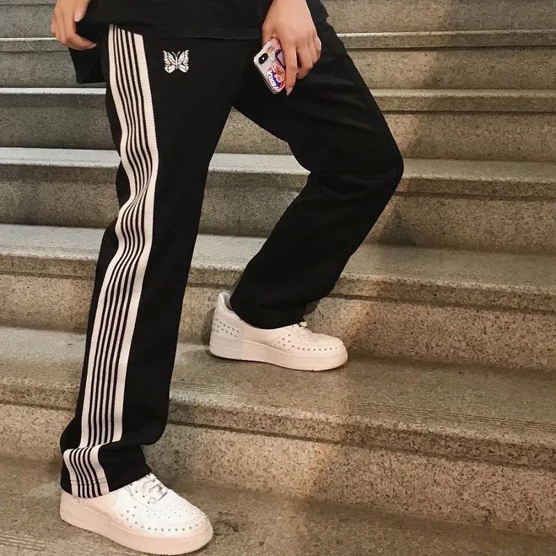AWGE иглы уличная треники для мужчин женская обувь высокого качества с вышивкой в виде бабочек и брюк иглы металлическая застежка-молния поло...
AWGE иглы уличная треники для мужчин женская обувь высокого качества с вышивкой в виде бабочек и брюк иглы металлическая застежка-молния поло...