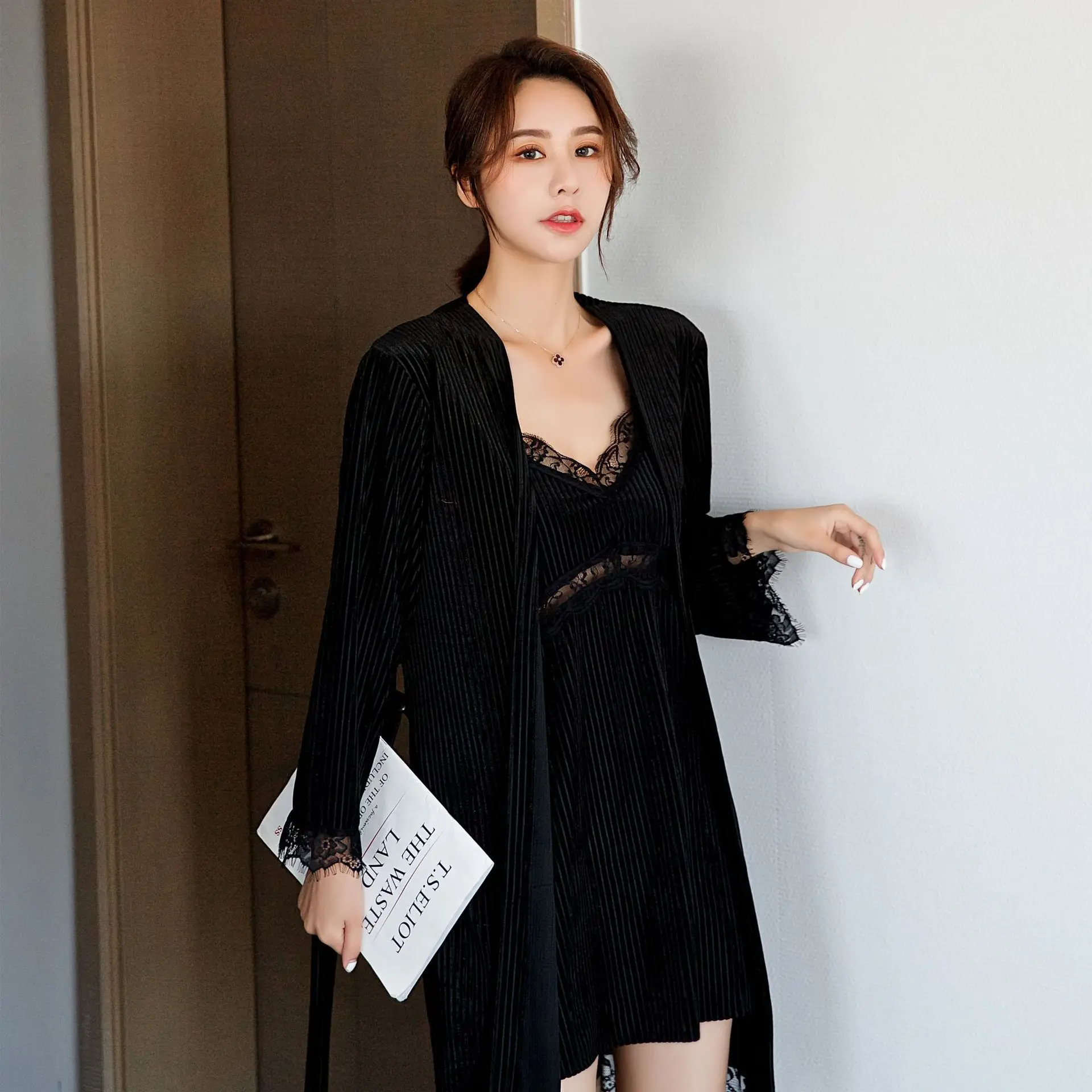 Fashion Women Winter Pajamas Set Velvet Robe Gown Set Autumn Sexy Striped Lace Sling Women Sleepwear Pajamas Nightdress
Fashion Women Winter Pajamas Set Velvet Robe Gown Set Autumn Sexy Striped Lace Sling Women Sleepwear Pajamas Nightdress