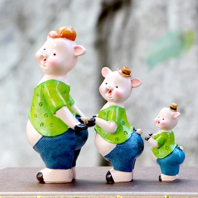 CREATIVE THREE PIECES OF RESIN DOLLS CRAFTS PIG CARTOON ANIMALS SET UP A LIVING ROOM GARDEN SHELF SMALL ORNAMENTS STATUE
CREATIVE THREE PIECES OF RESIN DOLLS CRAFTS PIG CARTOON ANIMALS SET UP A LIVING ROOM GARDEN SHELF SMALL ORNAMENTS STATUE