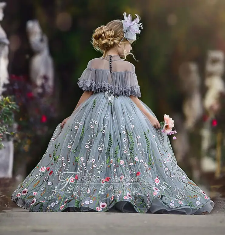 2021 Tulle Ball Gown Flower Girl Dresses Lace Applique High Neck Kids Pageant Dress Floor Length Sexy Children Images Comunion
2021 Tulle Ball Gown Flower Girl Dresses Lace Applique High Neck Kids Pageant Dress Floor Length Sexy Children Images Comunion