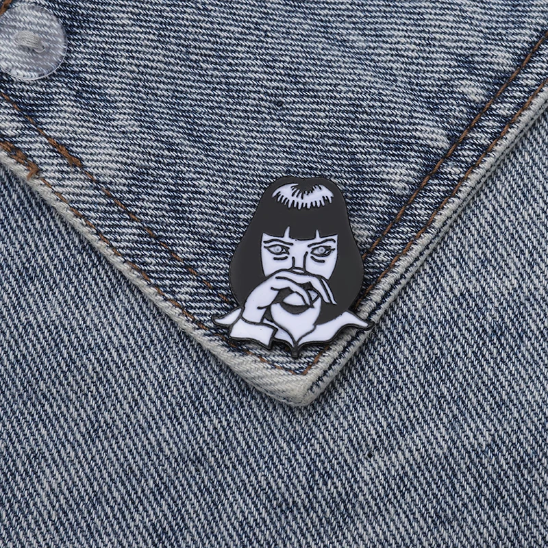 

Mia Wallace Enamel pin Custom Brooch Bag Clothes Lapel Pin Punk Girl GODDAMN Badge Pulp Fiction Movie Role Jewelry Gift