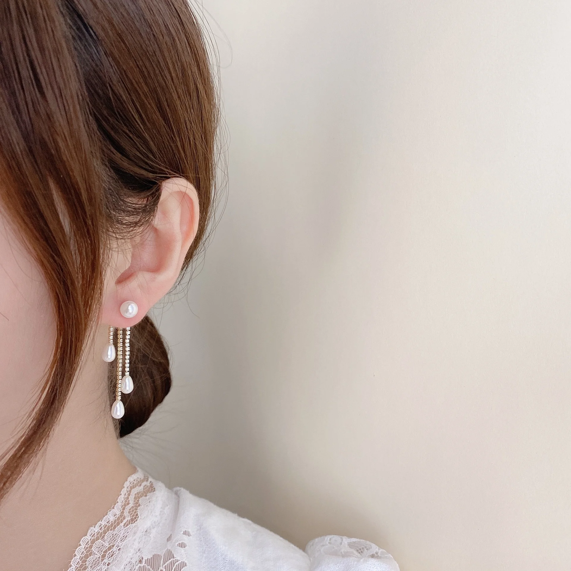 Celebrity Style Korean Earrings Personality Back Hanging Zircon Tassel Earrings Two Pearl Earrings For Women Pearl Drop Earrings
Celebrity Style Korean Earrings Personality Back Hanging Zircon Tassel Earrings Two Pearl Earrings For Women Pearl Drop Earrings