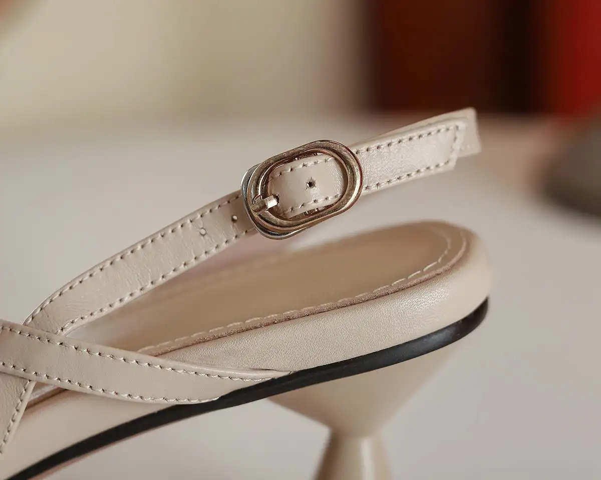 Krazing pot genuine leather high heels round toe strange style European style gentlewomen buckle straps women summer sandals L21 
Krazing pot genuine leather high heels round toe strange style European style gentlewomen buckle straps women summer sandals L21