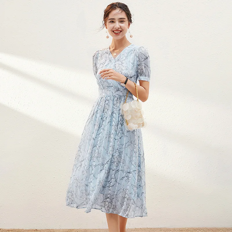 2020 Summer Fashion Kortean New French Elegant V Neck Embroidery Floral Fresh Rural Classic Printed Women Chiffon Long Dress
2020 Summer Fashion Kortean New French Elegant V Neck Embroidery Floral Fresh Rural Classic Printed Women Chiffon Long Dress